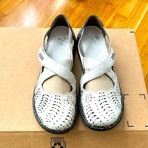 Rieker Women Daisy Mary Jane Shoe cream Gray colorBlock closed ballerina 9.5 M